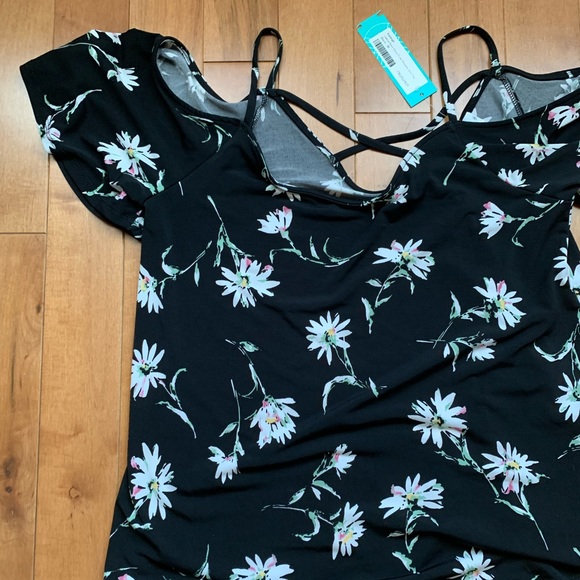 Kaileigh Off The Shoulder Top - Picture 2 of 7